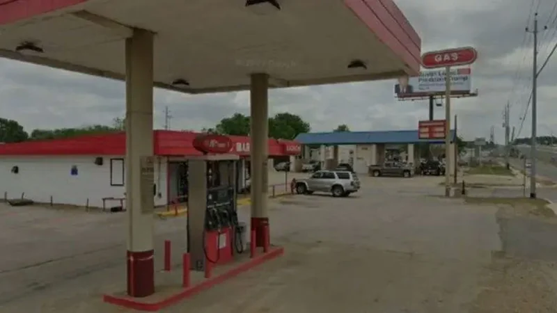 Gas station canopy and convenience store building, Bastrop, Texas